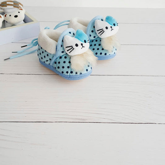 Zapato blando tipo pantuflita celeste forrada número 18 Marca Genérica Estado Tiki taka