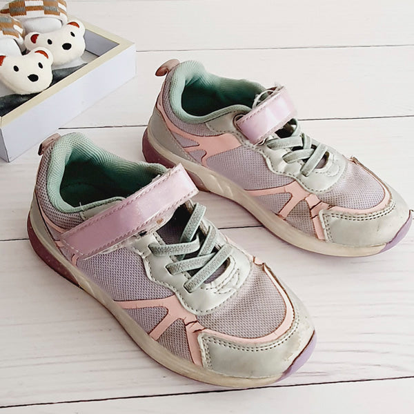 Zapato duro tela lila con velcro y cordones número 30 Marca Yamp! Estado Casi tiki