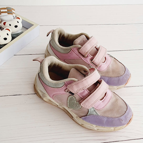 Zapatilla dura tela y punta cuero con velcro lila número 30 Marca Yamp! Estado Casi tiki
