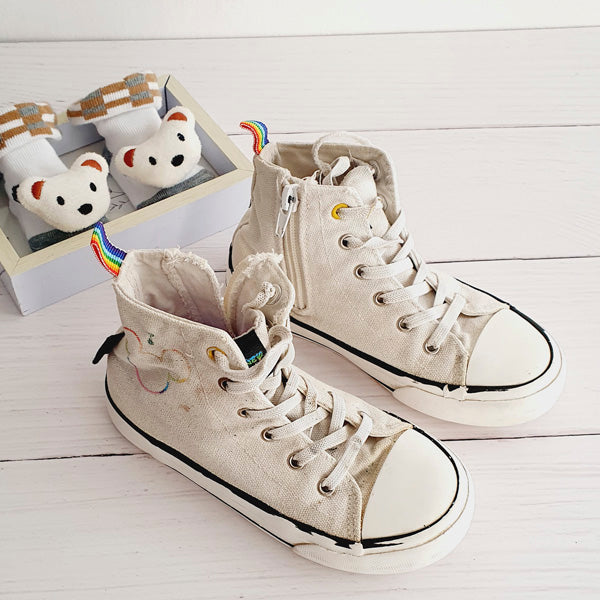 Zapatilla dura lona blanca diseño disney número 28 Marca Disney Estado Casi tiki
