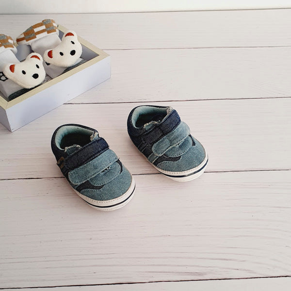 Zapatilla blanda azul tipo mezclilla número 15 Marca Opaline Estado Tiki taka