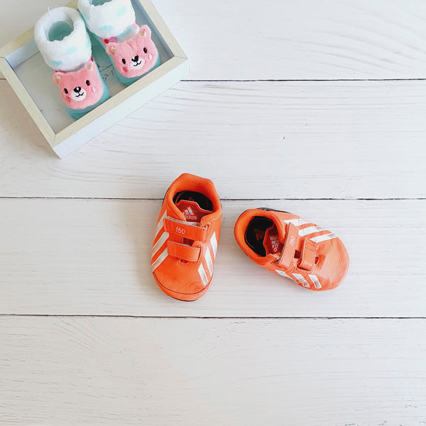 Zapatilla blanda Cuerina Naranja Marca Adidas 18 Estado Casi tiki