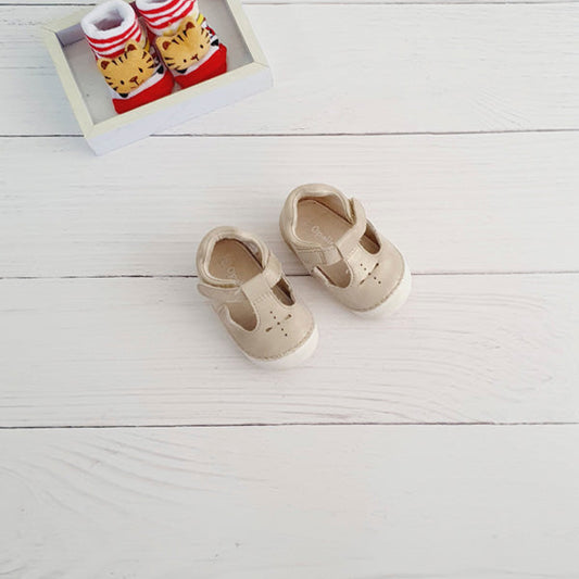Zapato blando Cuerina Beige Marca Opaline 18 Estado Tiki taka