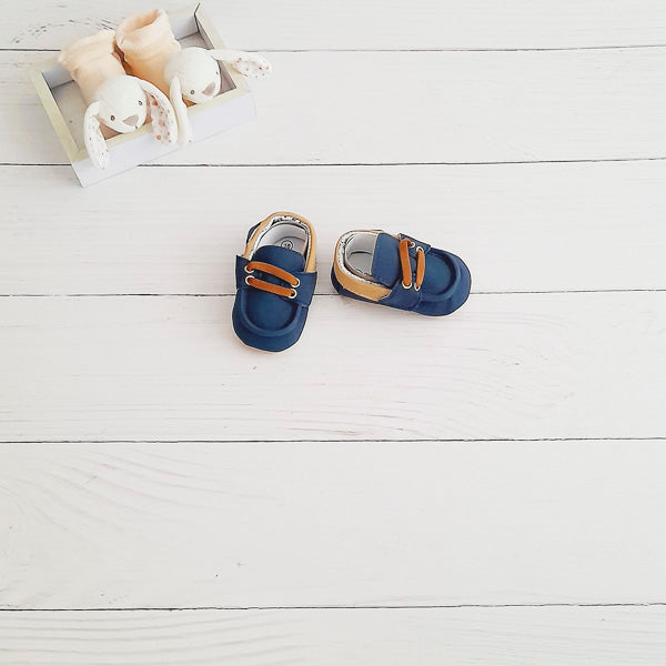 Zapato blando Cuerina Azul Marca Black and blue 16 Estado Tiki taka