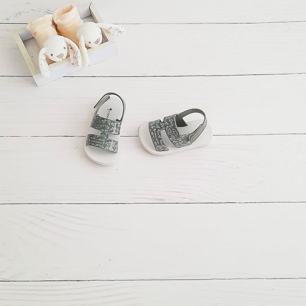 Sandalia dura Goma Verde Marca Otra 17 Estado Tiki taka