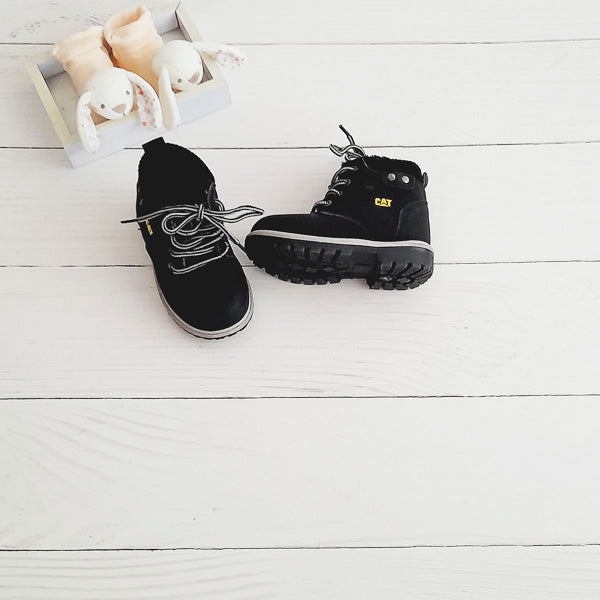 Botín duro Cuerina Negro Marca Otra 25 Estado Tiki taka