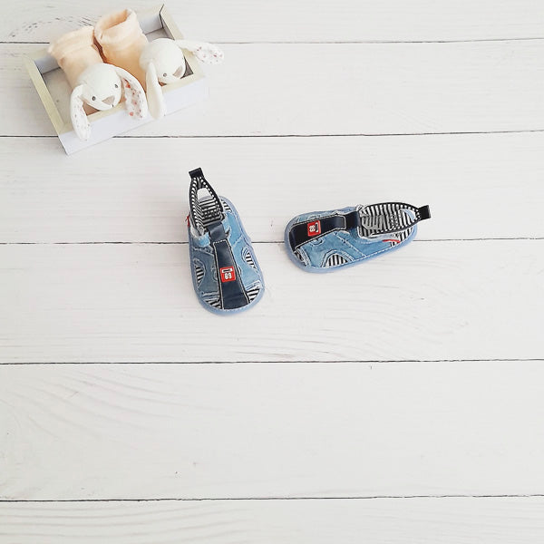 Sandalia blanda Lona Azul Marca Yoko 18 Estado Casi tiki