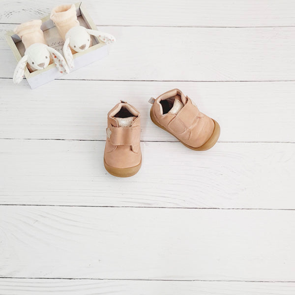 Zapato duro Cuerina Palorosa Marca Colloky 18 Estado Casi tiki