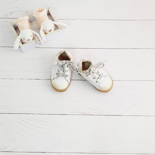 Zapatilla dura Cuerina Blanco Marca Otra 20 Estado Casi tiki