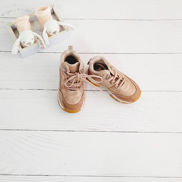 Botín duro Cuerina Palorosa Marca Colloky 24 Estado Casi tiki