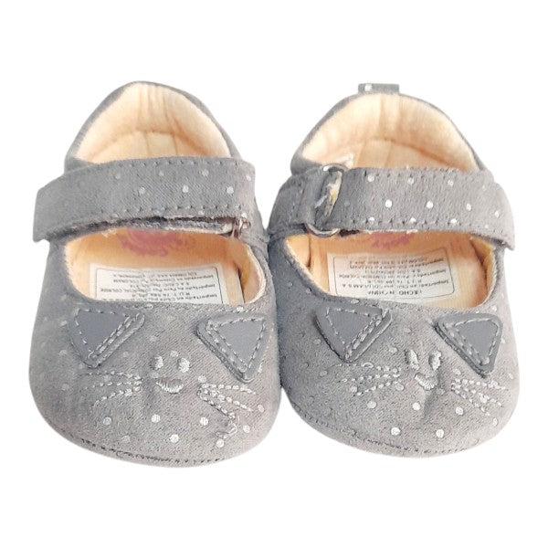 Zapatilla blanda Tela Gris Marca Colloky 15 Estado Casi tiki