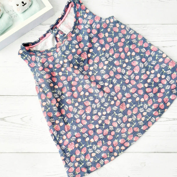 Vestido algodón oscuro con frutillitas 18 meses Marca Yoko Estado Casi tiki