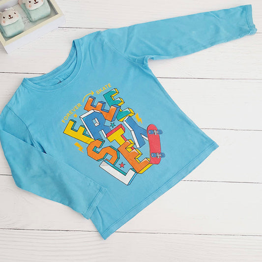 Polera manga larga celeste skater 6 años Marca All basics Estado Casi tiki