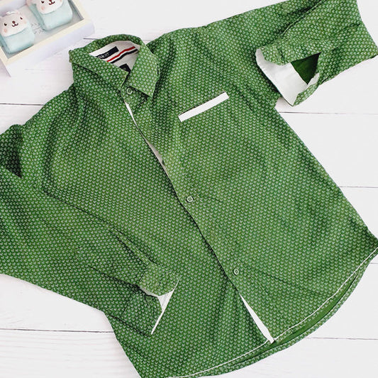 Camisa verde con diseño 8 años Marca Otra Estado Casi tiki