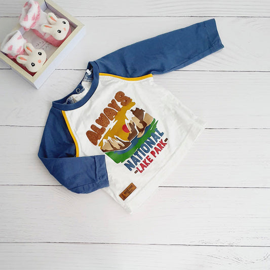 Polera algodón blanca con diseños talla 3-6 M Marca Ficcus Estado Tiki taka