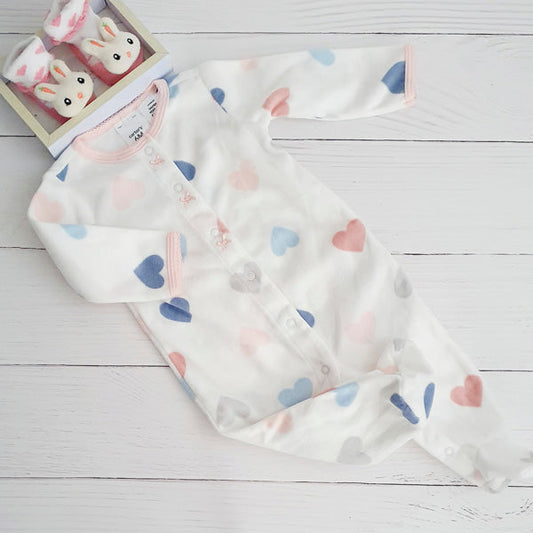 Osito micropolar blanco con corazones talla 6 M Marca Carter's Estado Tiki taka