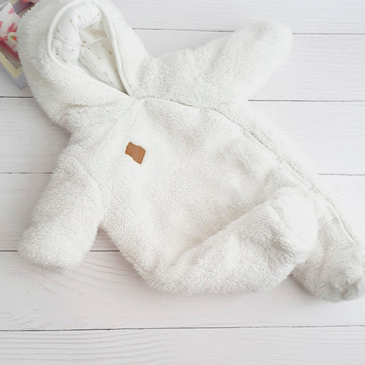 Osito peludo acolchado blanco con capucha RN Marca Black and blue Estado Tiki taka