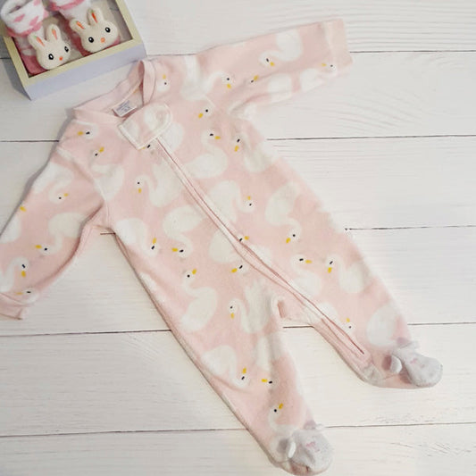 Osito micropolar rosado diseño patitos talla 0-3 M Marca Baby harvest Estado Casi tiki