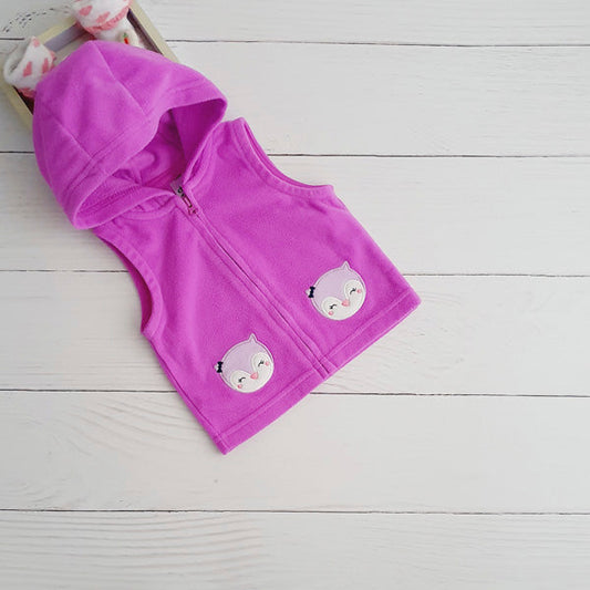 Polerón micropolar color magenta sin mangas 0-3 meses Marca Carter's Estado Tiki taka
