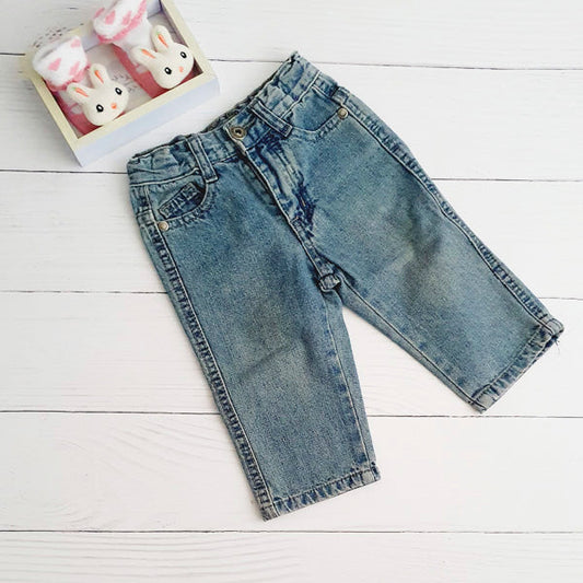 Jeans mezclilla con broche 9 meses Marca Yamp! Estado Casi tiki