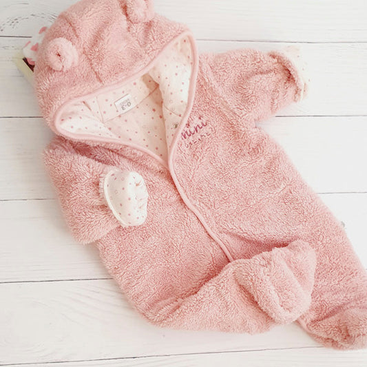 Osito peludo acolchado color palo rosa 0-3 meses Marca Baby harvest Estado Tiki taka