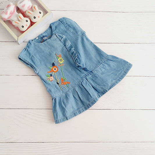 Vestido tela tipo mezclilla flores bordadas 3 meses Marca Pillin Estado Tiki taka
