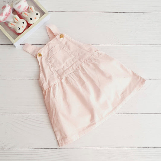 Vestido tipo delantal rosado botones madera 3-6 meses Marca Hym Estado Tiki taka