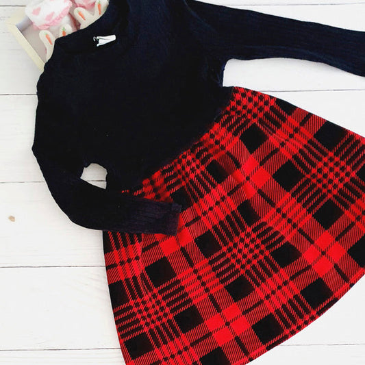 Vestido algodón negro cuadrillé rojo 4 años Marca Shein Estado Casi tiki