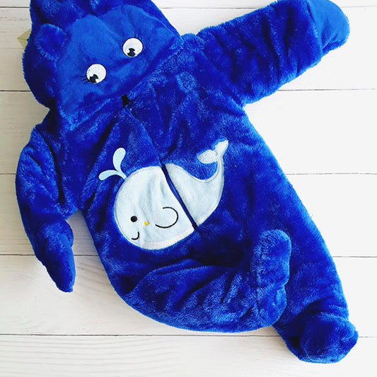 Osito peludo acolchado azul diseño ballena 6-9 meses Marca Otra Estado Casi tiki