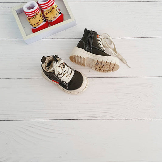 Zapatilla dura Cuerina Verde Marca Primark 19 Estado Tiki taka