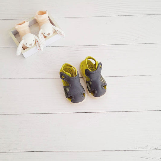 Sandalia dura Tela Multicolor Marca Bubble gummers 20 Estado Casi tiki