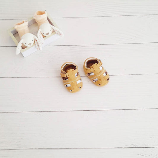 Sandalia blanda Cuerina Beige Marca Black and blue 15 Estado Nuevo