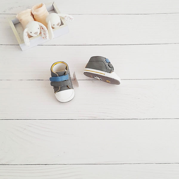 Zapatilla blanda Cuerina Gris Marca Ficcus 17 Estado Nuevo