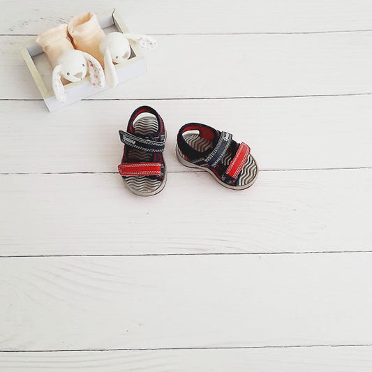 Sandalia dura Cuerina Multicolor Marca Otra 18 Estado Casi tiki