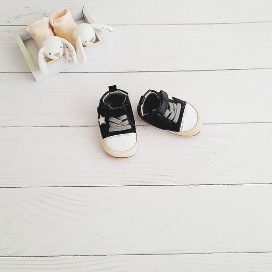 Zapatilla blanda Cuerina Negro Marca Otra 19 Estado Casi tiki