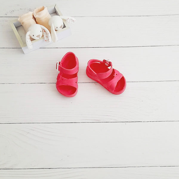 Sandalia dura Goma Fucsia Marca Otra 20 Estado Casi tiki