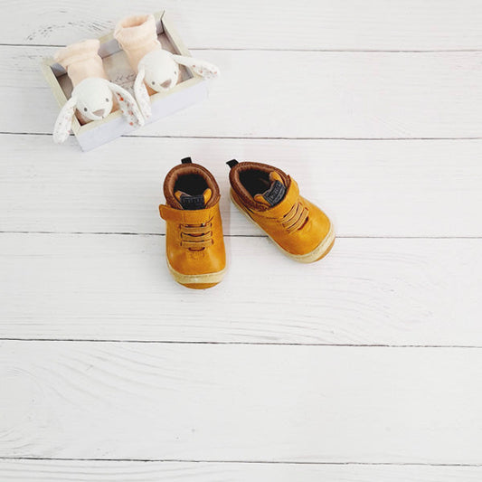 Zapato duro Cuerina Café Marca Colloky 18 Estado Tiki taka