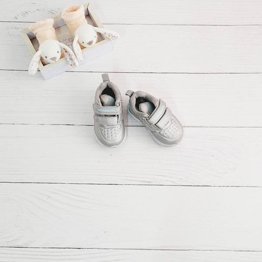 Zapatilla dura Cuerina Gris Marca Bubble gummers 18 Estado Tiki taka