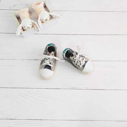 Zapatilla dura Cuerina Multicolor Marca Black and blue 19 Estado Casi tiki