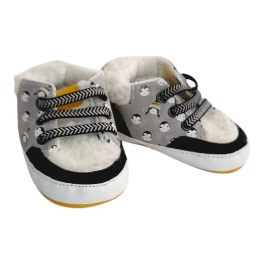 Zapatilla blanda forrado polar Multicolor Marca Black and blue 15 Estado Tiki taka