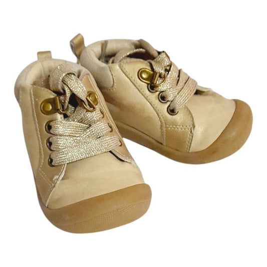 Zapato duro Cuerina Crema Marca Colloky 18 Estado Casi tiki