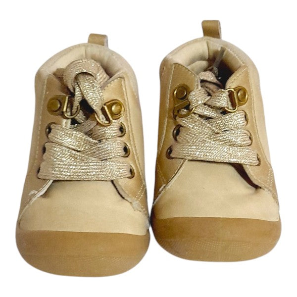 Zapato duro Cuerina Crema Marca Colloky 18 Estado Casi tiki