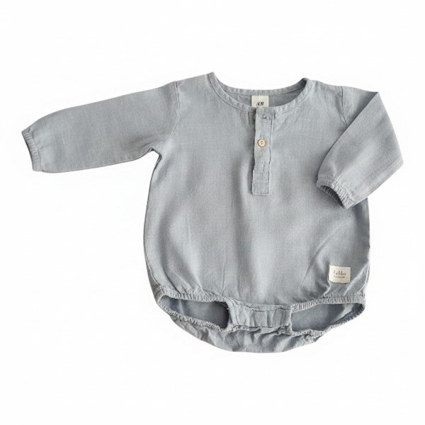 Body camisa Tela Gris Marca Hym 3-6 M Estado Casi tiki