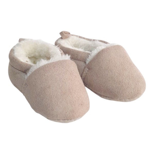Zapatilla blanda forrado polar Crema Marca Hym 17 Estado Casi tiki