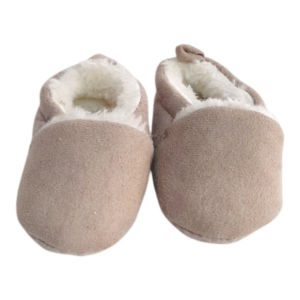 Zapatilla blanda forrado polar Crema Marca Hym 17 Estado Casi tiki