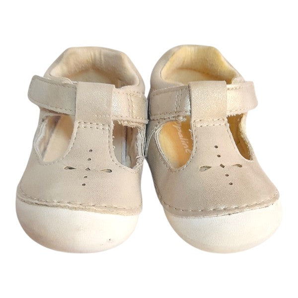 Zapatilla blanda Cuerina Crema Marca Opaline 18 Estado Casi tiki