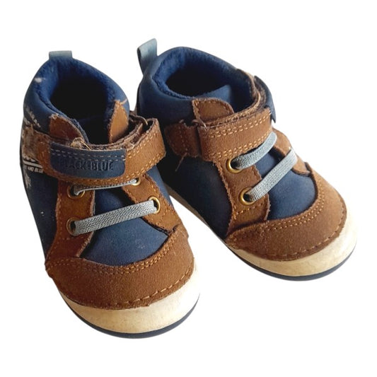 Botín blando Cuerina Multicolor Marca Black and blue 19 Estado Casi tiki