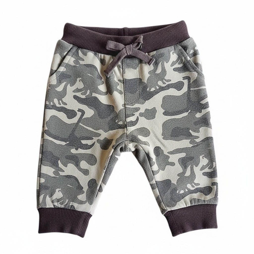 Buzo  Micropolar militar Marca Pumucki 3-6 M Estado Casi tiki
