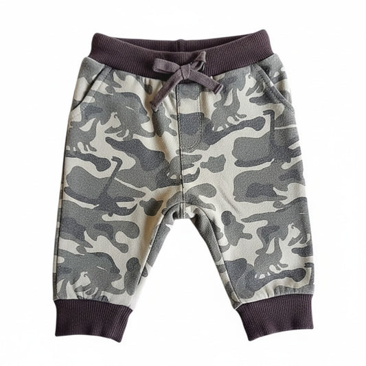 Buzo  Micropolar militar Marca Pumucki 3-6 M Estado Casi tiki