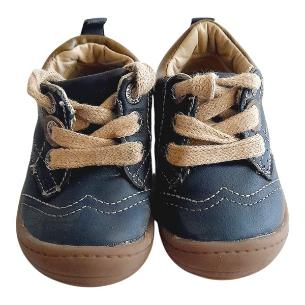 Zapato duro Cuerina Gris Marca Otra 19 Estado Casi tiki